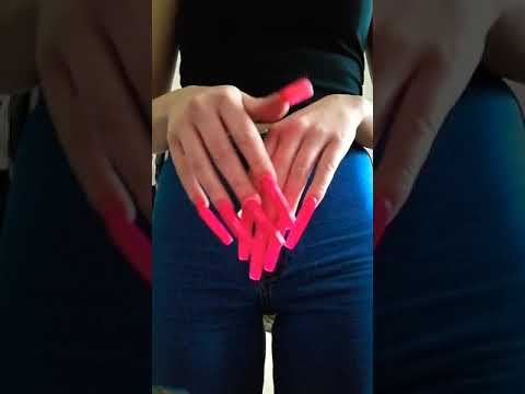 ASMR - Long nails tapping / tapping on random items