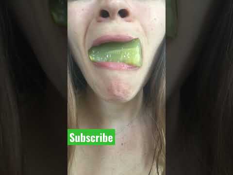 ASMR kosher dill pickle spear chewing crunching eating satisfying mouth sounds yummy #shorts