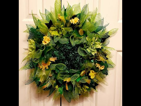 ASMR | St. Patrick's Day Wreath (Soft Spoken)