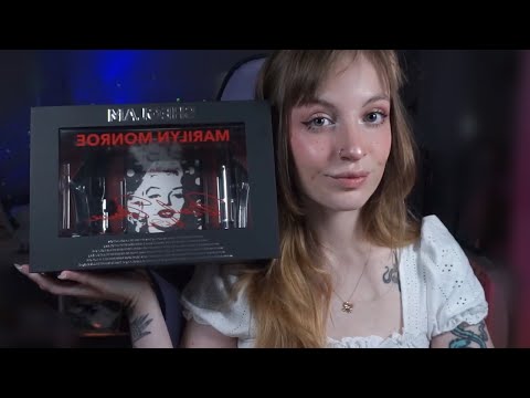 ASMR Unboxing nuevo maquillaje con mouth sounds, tapping, scratching...