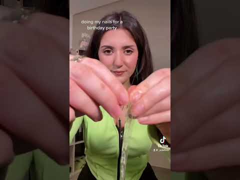 girl does her nails at home ✨ for a birthday party✨ #asmr #shorts #short