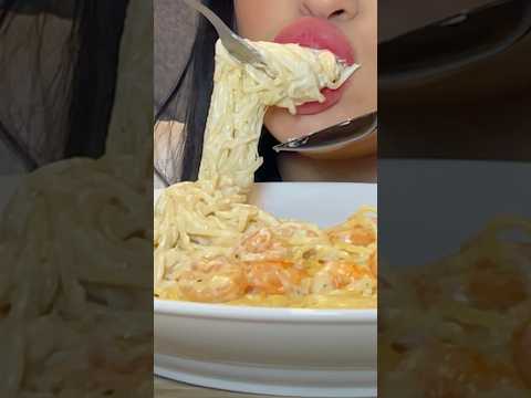 CREAMY CHEESY SHRIMP ALFREDO PASTA #shorts#asmreating #eating #pasta# #foodie