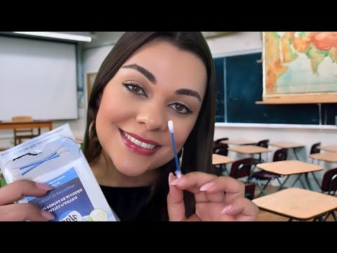 ASMR POV: AQUELA GAROTA FAZ LIMPEZA DE OUVIDO EM VOCÊ NA SALA DE AULA (LOOP)