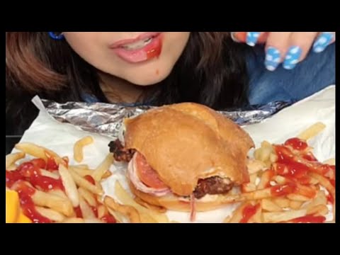 BURGER QUEEN 👸 ASMR Eating Sounds  *burger & fries* ( 汉堡包 )chewing, crunching, satisfying sounds