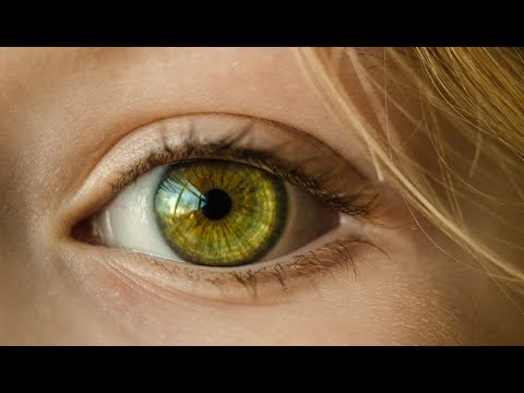 ASMR EYE EXAM ROLE PLAY. Personal attention, whispering, visual light triggers and tapping.