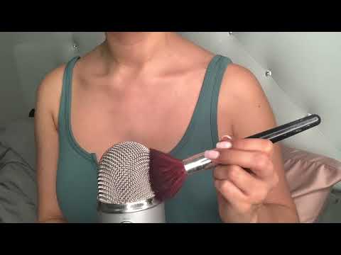 ASMR Mic Brushing with Makeup Brushes Tingling