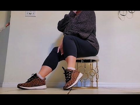 Leopard Sneaker Tapping | Soothing, Relaxing Toe Tapping