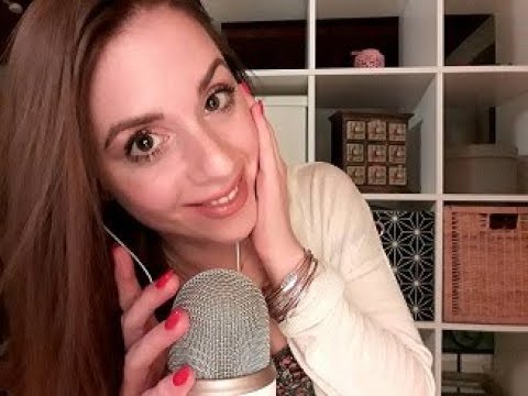ASMR - MOUTH SOUNDS - INAUDIBLE WHISPERING - GUM CHEWING