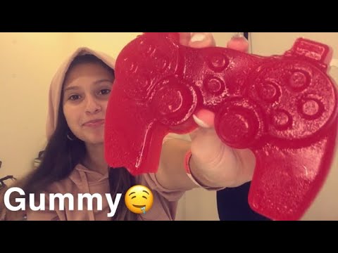Asmr~eating gummy bear controller 🎮