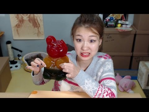 [한국어  ASMR] 세상에서 제일 큰 젤리 이팅 사운드!! World biggest Gummy bear eating sound :)