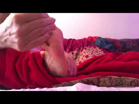 ASMR massage feet sensual self care francais real relaxation before sleep (no talking)