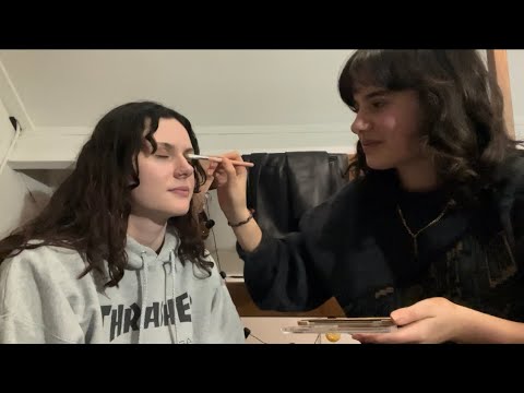 ASMR Hélène does Vera’s make up 👀💋