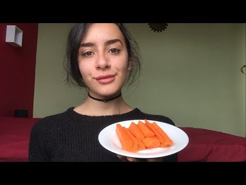 ASMR EN ESPAÑOL - COMIENDO ZANAHORIA