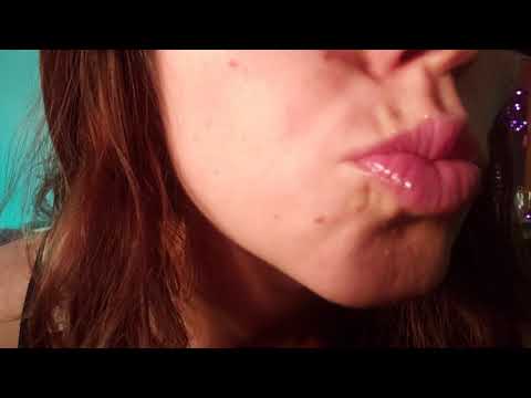 ASMR - Kissing sounds (Lots of smooches!)💋