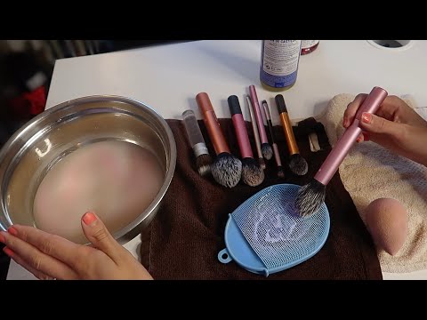 ASMR Cleaning My Makeup Brushes 🧼
