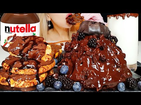 ASMR | CHOCOLATE VANILLA CAKE & NUTELLA COOKIES 초콜릿 케이크 Eating Sounds