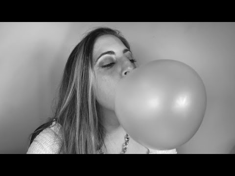 ASMR | Gum Chewing & Bubble Blowing Black & White 🖤🤍