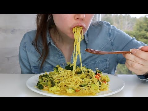 ASMR Eating Sounds | Curry Noodle Wok | Vegan | Mukbang (No Talking)