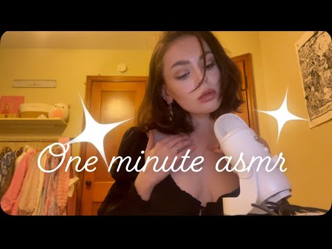 ☆One minute asmr ☆ body scratching, collarbone tapping, jewellery triggers🤍