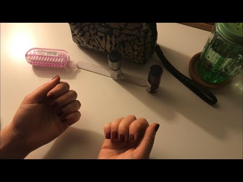 ASMR| Whisper ramble whilst doing my nails💛