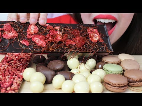 ASMR Freeze Dried Berry CHOCOLATE & MACAROONS (CRUNCHY & CHEWY Eating Sounds)