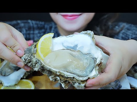 ASMR GIANT RAW US OYSTER AND SEAGRAPES CRUNCHY EATING SOUNDS | LINH-ASMR