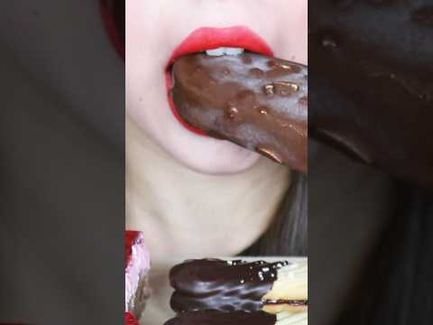 CRUNCHY CHOCOLATE MAGNUM ICE CREAM BARS ASMR Eating Sounds #asmr #asmrfood
