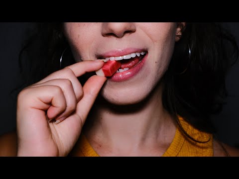 ASMR GUM CHEWING BUBBLE BLOWING