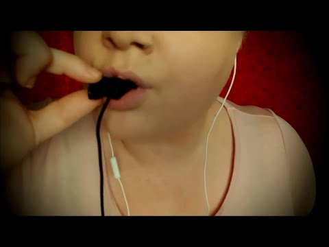 Chewing on mic [ASMR]