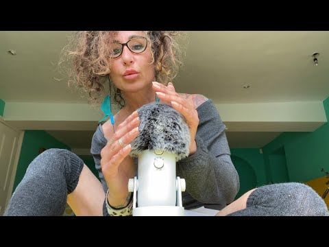 ASMR hand movements | hand sounds fast and unpredictable | mic stroking | tongue clicking | relaxing