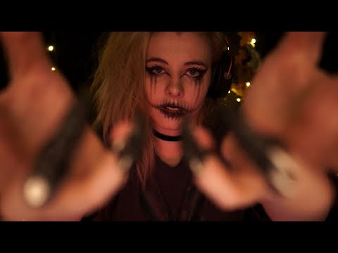 ASMR 🦇 spooky 🦇 visuals - hand movements, scratching, claws, halloween, layered sound