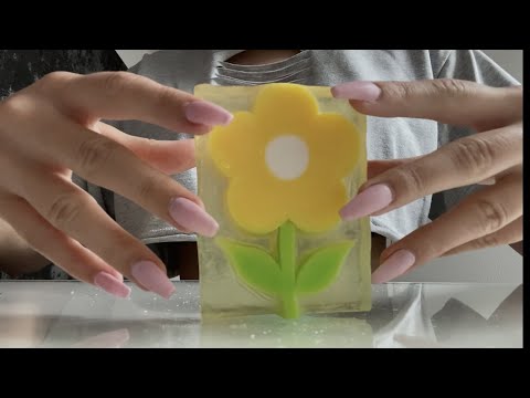 ASMR | TAPPING and SCRATCHING ON SOAP - NO TALKING🌼