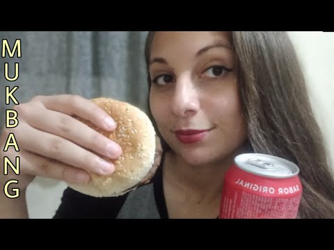 ASMR | MUKBANG (comendo hambúrguer + refrigerante)