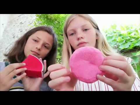 Playing with squishies / On joue avec des squishies/ASMR FR