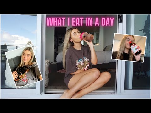 ASMR What I Eat In A Day + Getting A Weiner Dog ❤️
