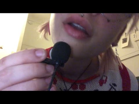 asmr 1 minute of kisses / mouth sounds / ear eating