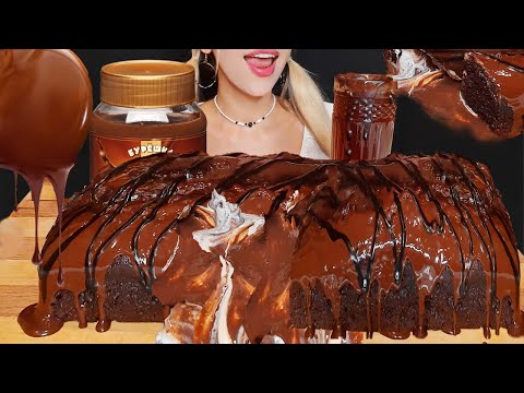 BROWNIE LAVA CAKE (ASMR, CHOCOLATE MUKBANG) 초콜릿 용암 케이크 Eating Sounds