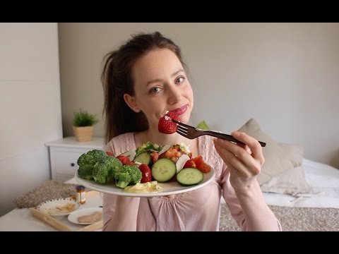 ASMR Whisper Eating Sounds | Tomato Curry Wok With Pasta Tortelloni & Salad