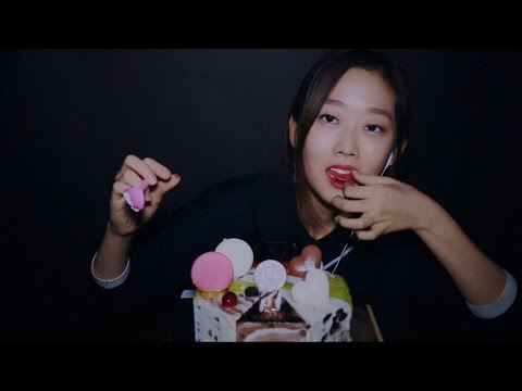 [한국어 ASMR(ENG SUB)]아이스크림 케이크 이팅 사운드 Icecream Cake Eating Sound