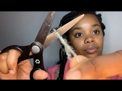 ASMR// CUTTING MY FAUX LOCS WHILE EATING FILLED WAFERS 😋🥰