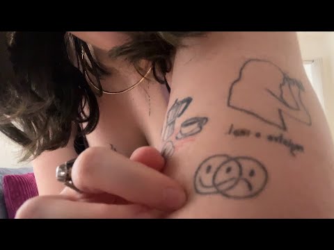 ASMR voz baixa/ sussurro mostrando minhas tatuagens