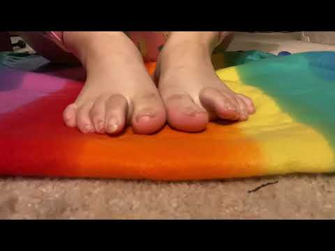 [ASMR] Painting my toenails hot pink (no talking)