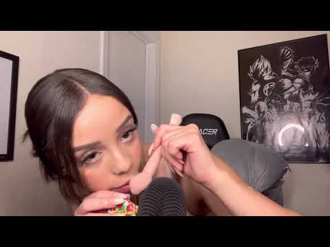 ASMR | Soft Hand movements + Stippling & Brushing the Mic | Gum chewing