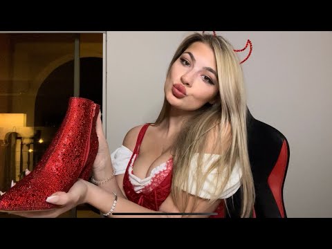 Halloween costume and random decorations 🎃- asmr tapping / fabric scratching/ no talking