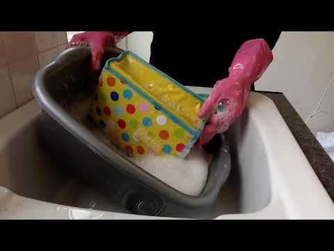 ASMR Mummy Wears Household Rubber Gloves to Scrub the Lunch Bag Clean