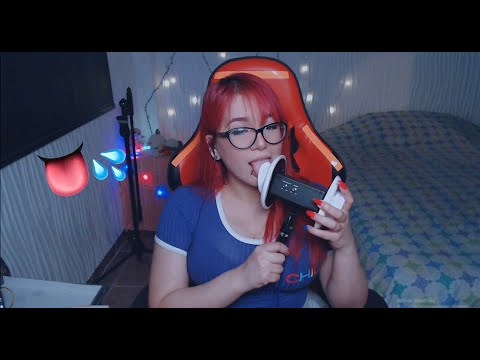 ASMR- Soft Ear Licking & Mouth Sounds 👂👅
