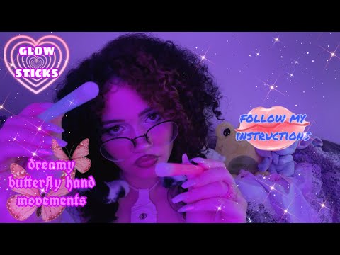 ASMR dreamy lighting //visual triggers, mouth sounds,hand movements