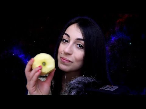 ASMR ITA / 🍎Eating an Apple, Whispering, Mouth Sounds👄