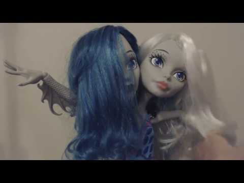 ASMR | Brushing Doll's Hair (Whisper)