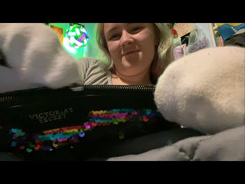 [ASMR] Playing With A Zipper with socks on my hands